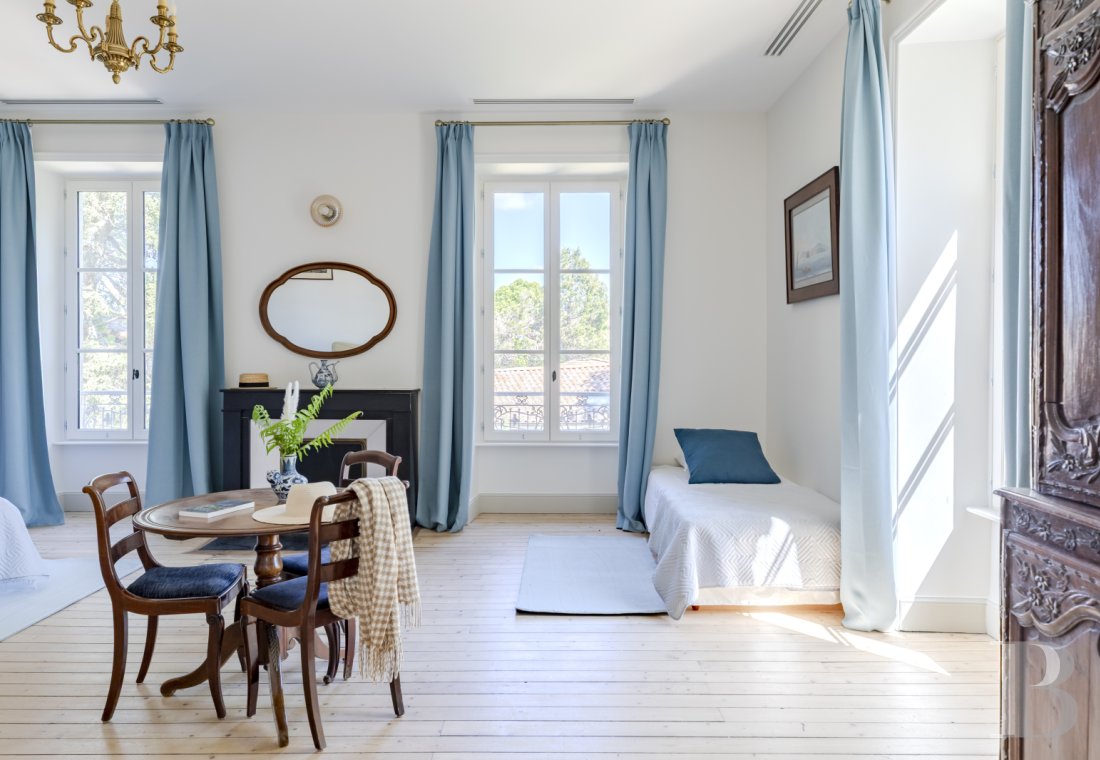 En Ardèche, à Vernoux-en-Vivarais, une maison du 19e siècle et son jardin dominant les reliefs - photo  n°21